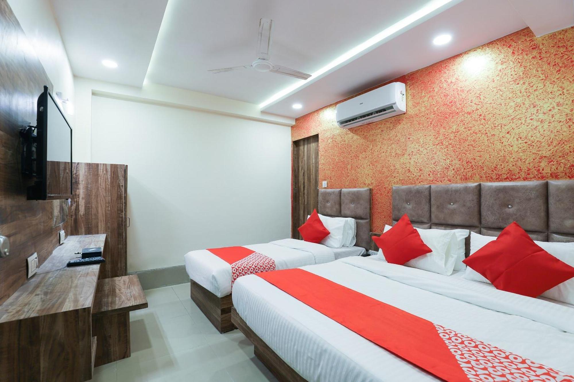 Hotel O Dream Stay Sarkhej Екстериор снимка