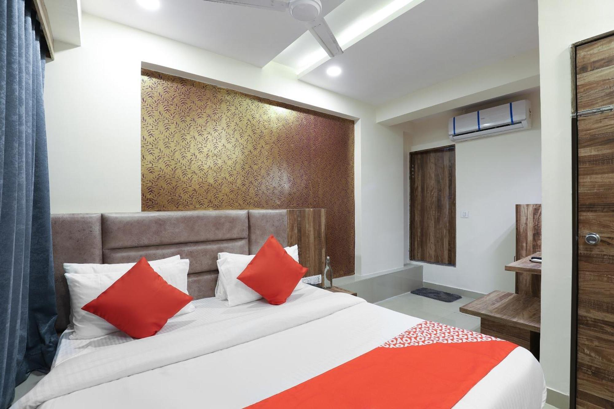 Hotel O Dream Stay Sarkhej Екстериор снимка