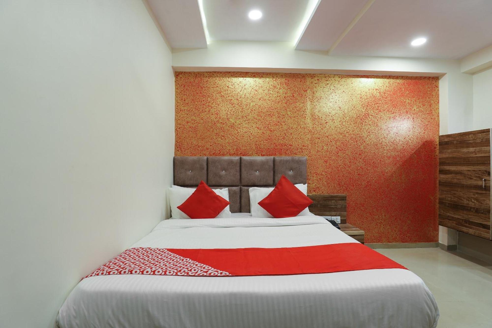 Hotel O Dream Stay Sarkhej Екстериор снимка