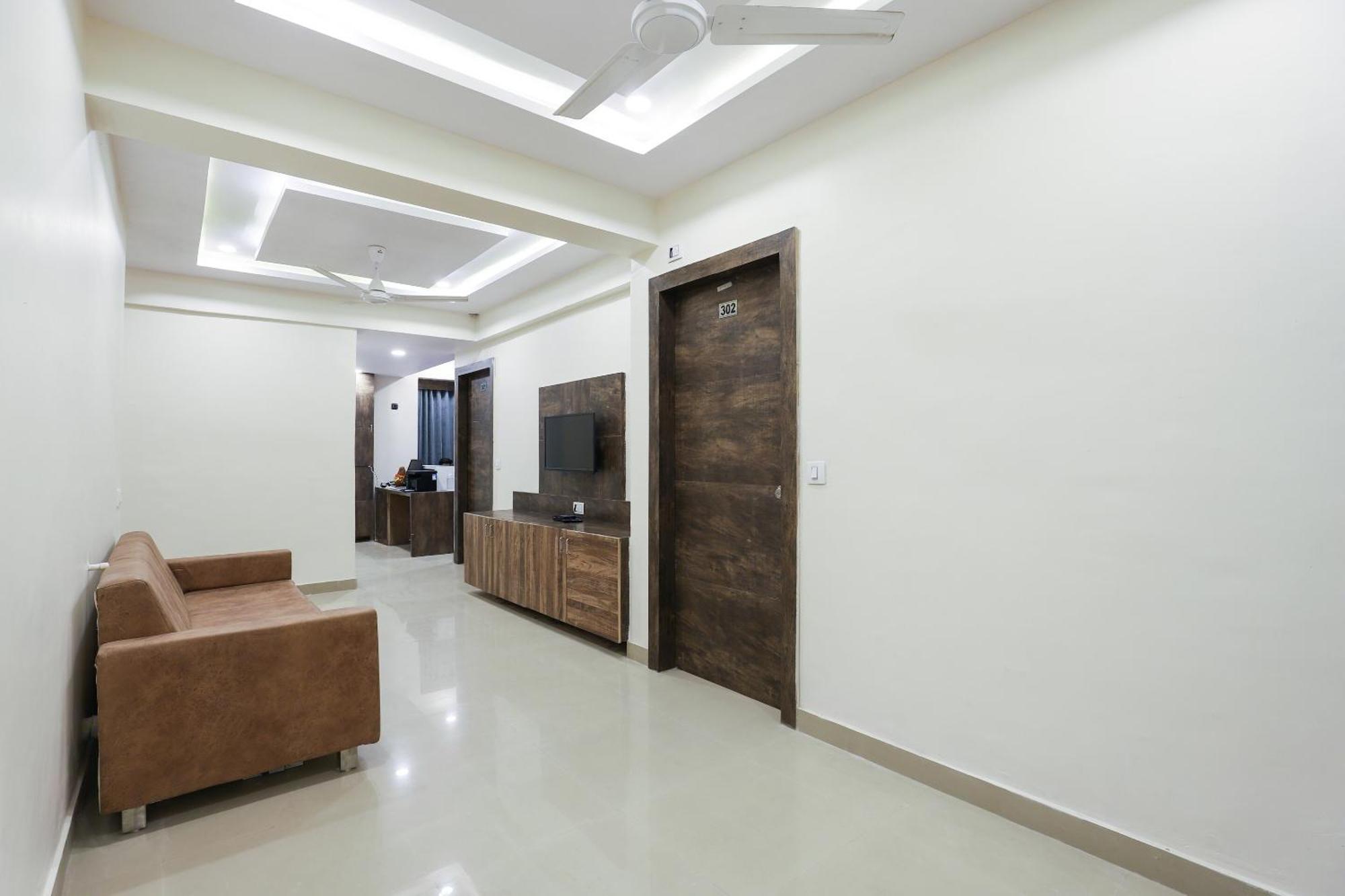 Hotel O Dream Stay Sarkhej Екстериор снимка