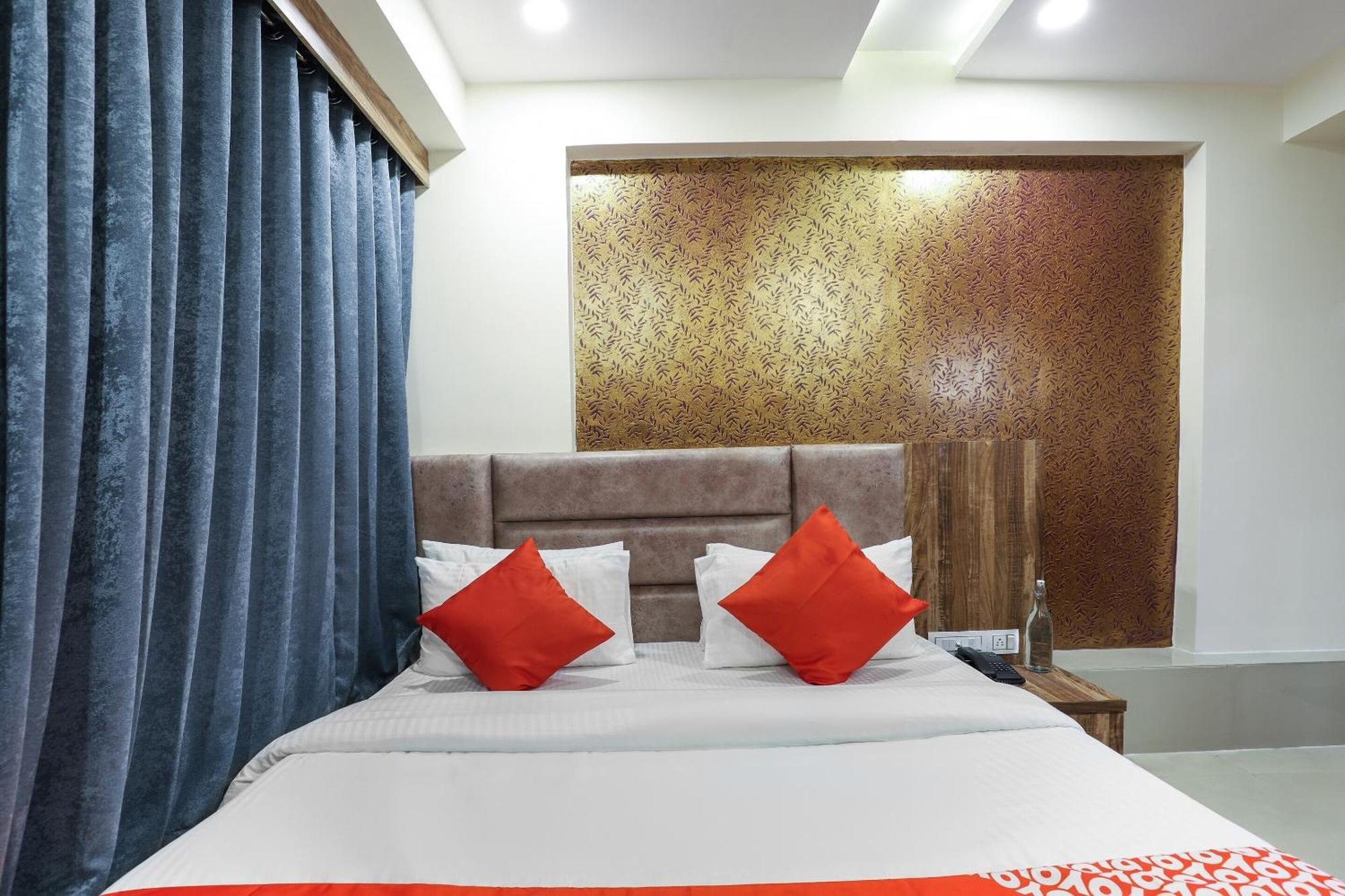 Hotel O Dream Stay Sarkhej Екстериор снимка
