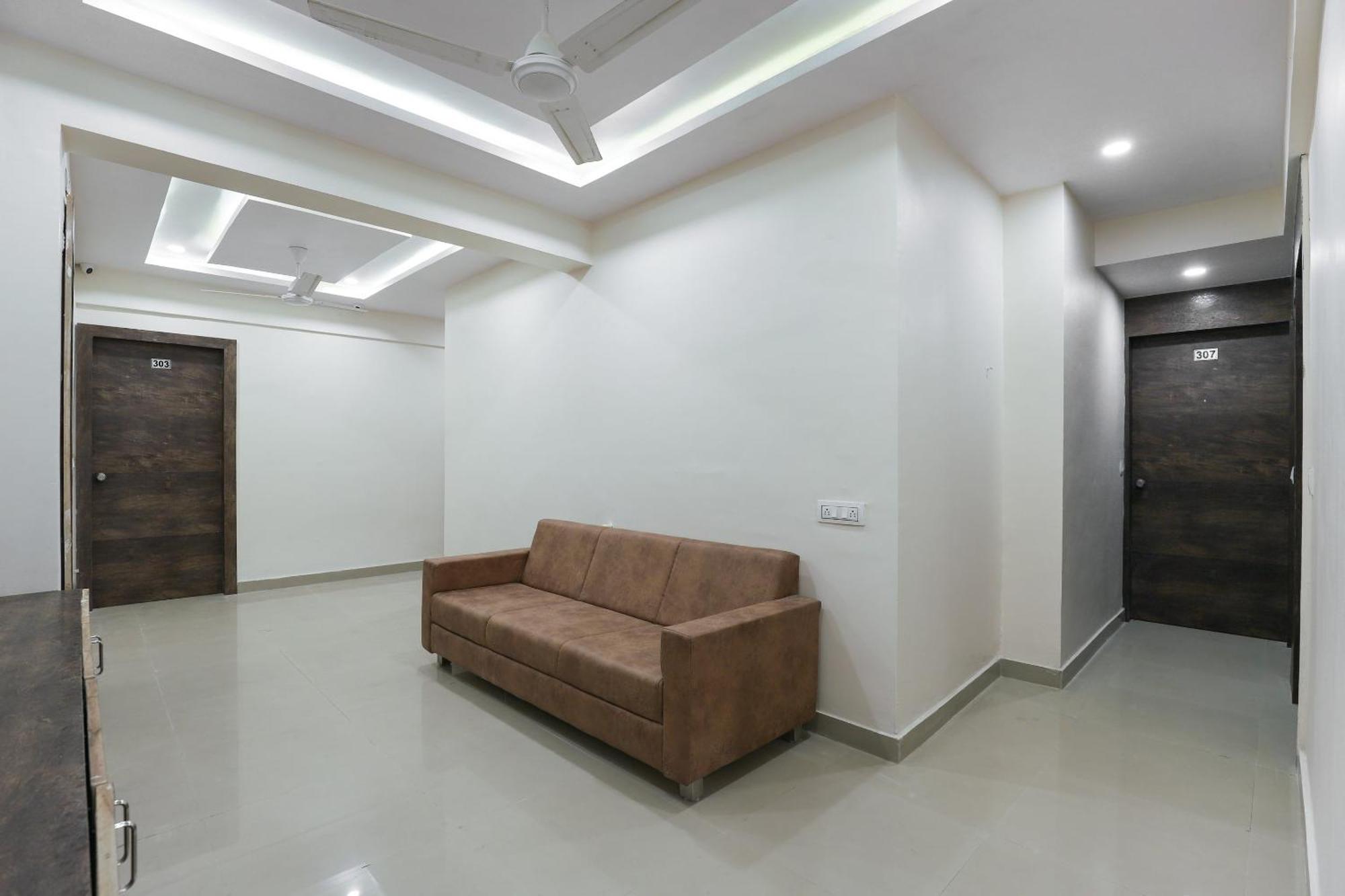 Hotel O Dream Stay Sarkhej Екстериор снимка