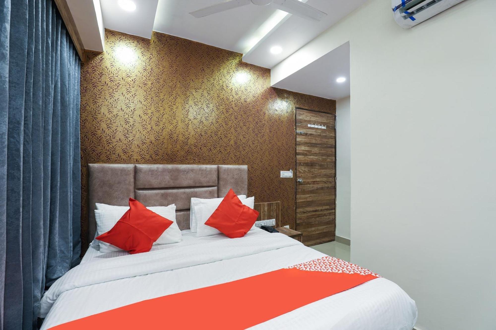 Hotel O Dream Stay Sarkhej Екстериор снимка